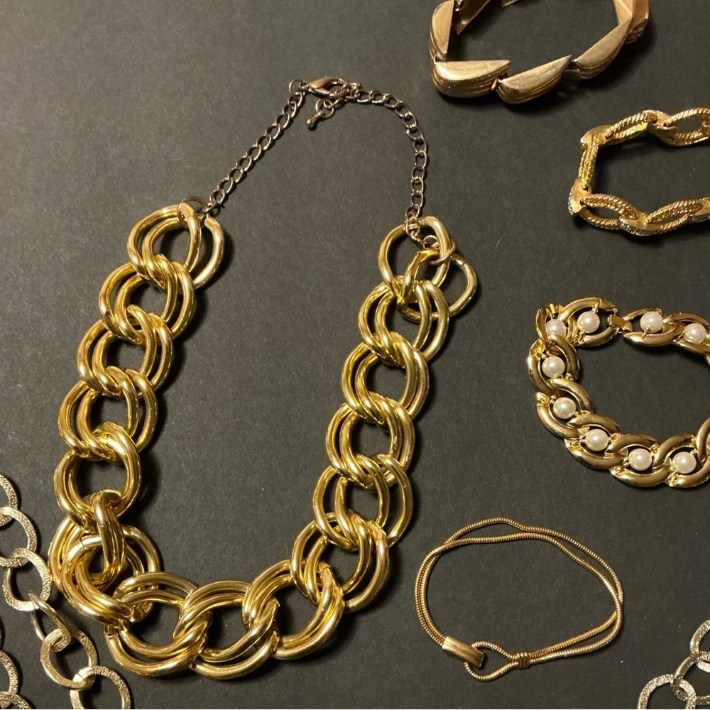 Vintage Gold Tone Statement Chain & Pearl Jewelry Lot Bold Classic - Picture 4 of 7